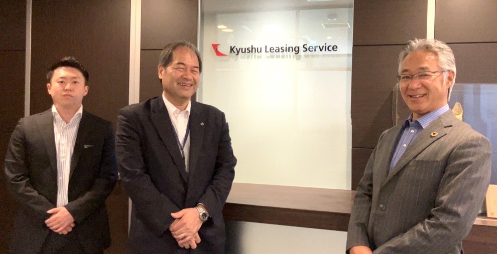 写真右より
株式会社九州リースサービス 執行役員IT企画部 部長 岡田 様
同社 財務部 部長 市来 様
同社 財務部 村上 様
